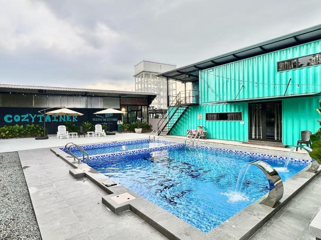 The Cozytainer Hotel Тайпинг Екстериор снимка