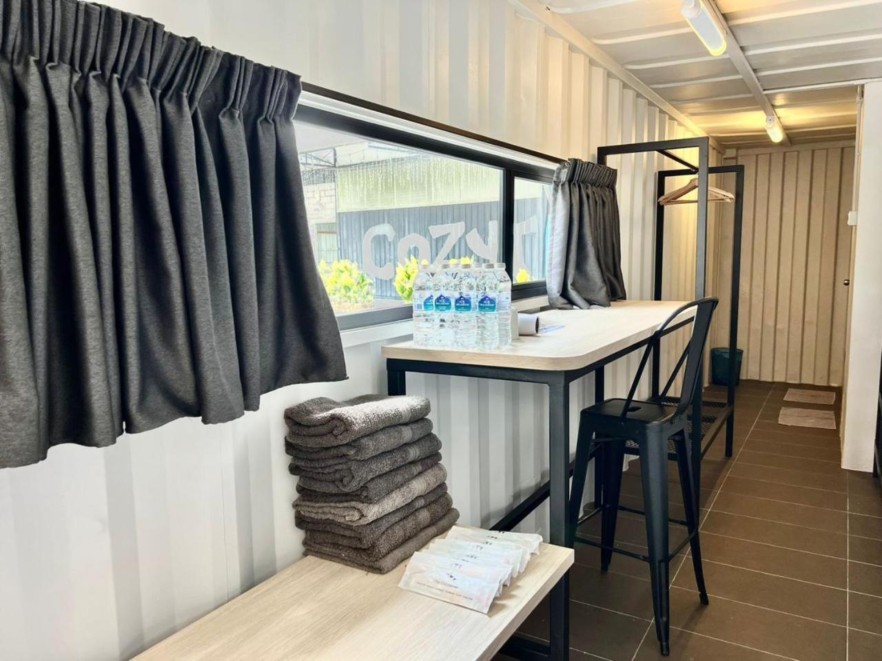 The Cozytainer Hotel Тайпинг Екстериор снимка