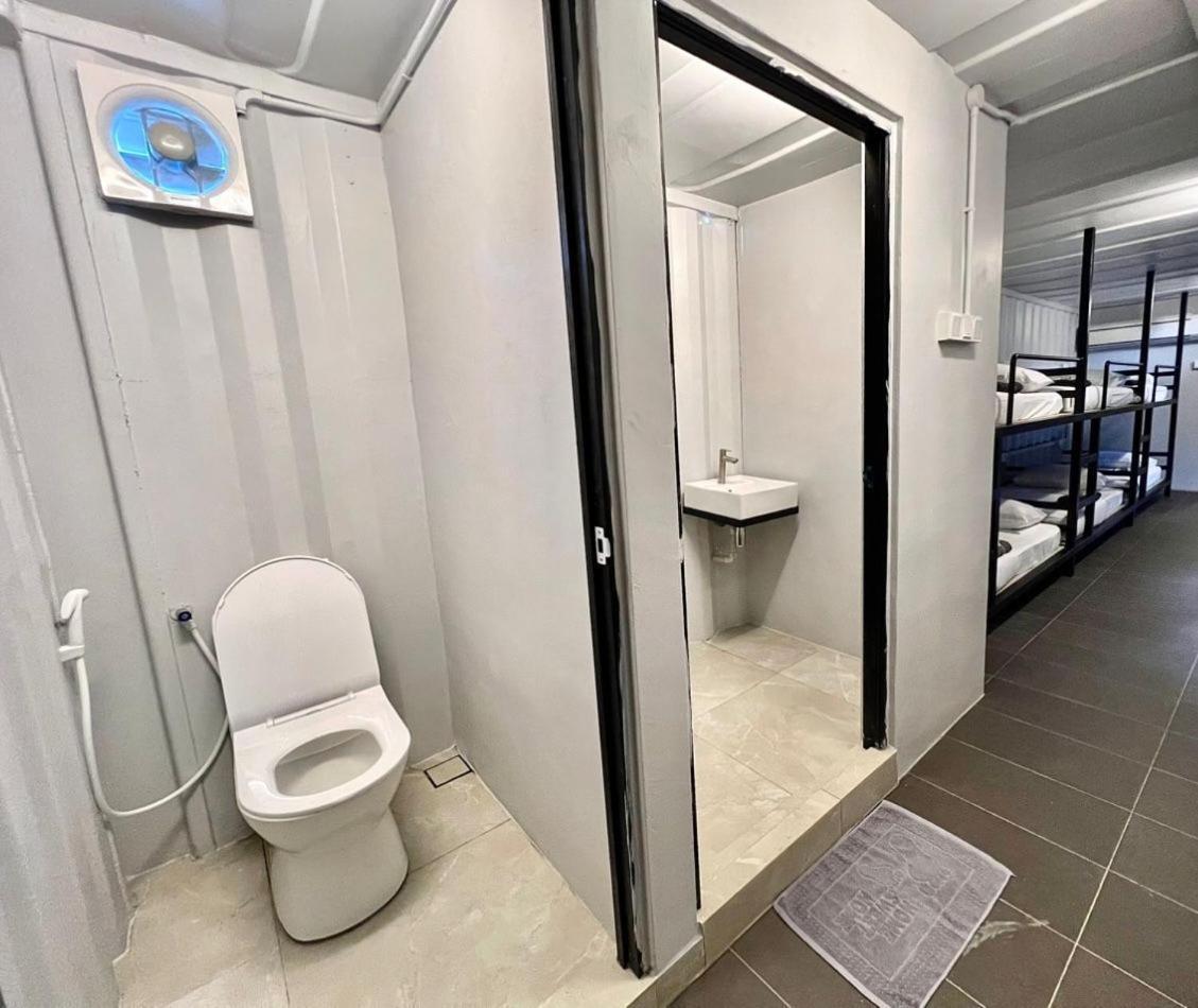 The Cozytainer Hotel Тайпинг Екстериор снимка