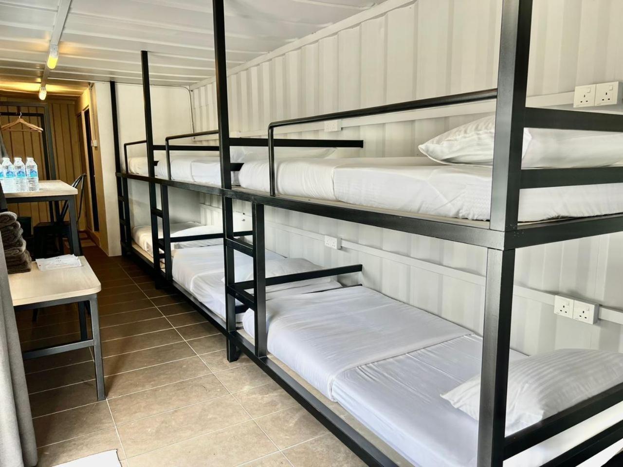 The Cozytainer Hotel Тайпинг Екстериор снимка
