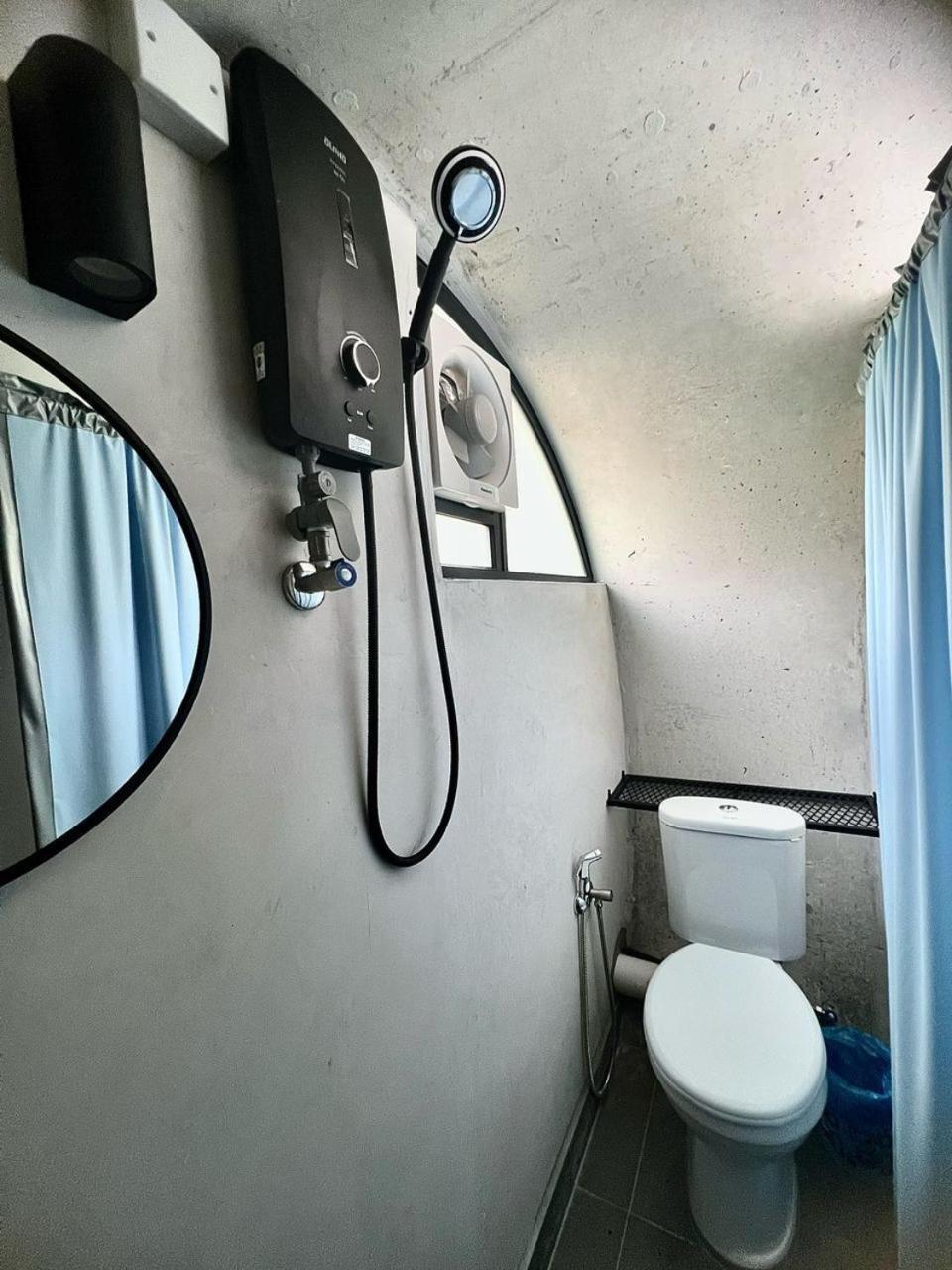 The Cozytainer Hotel Тайпинг Екстериор снимка