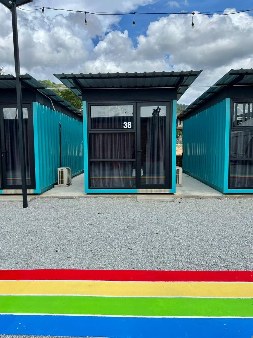 The Cozytainer Hotel Тайпинг Екстериор снимка