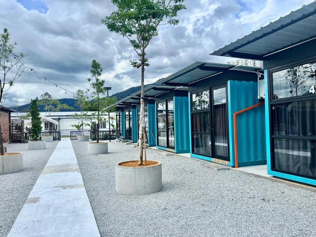 The Cozytainer Hotel Тайпинг Екстериор снимка